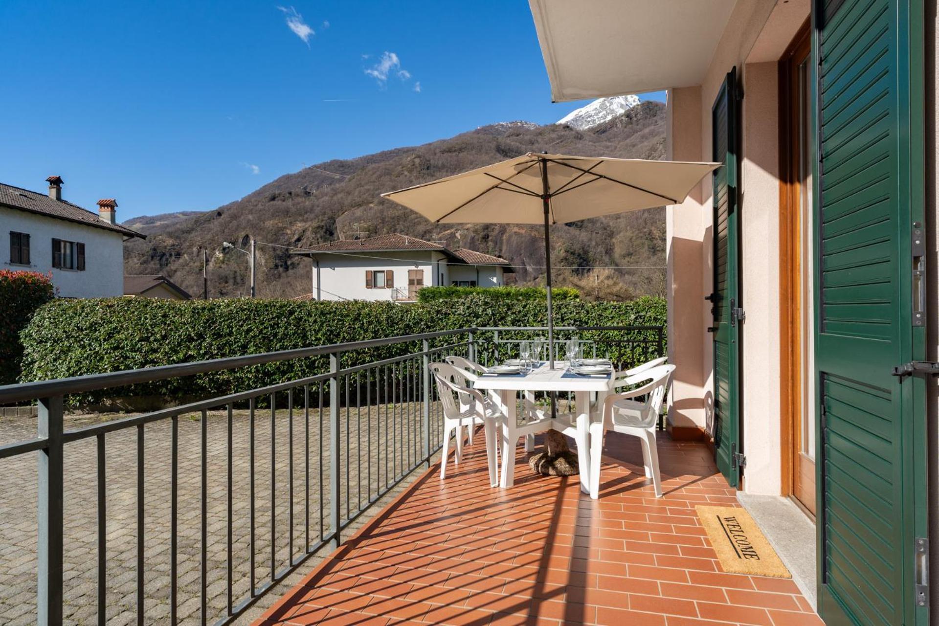 Terrazza Fucinetta Apartment Introbio Luaran gambar